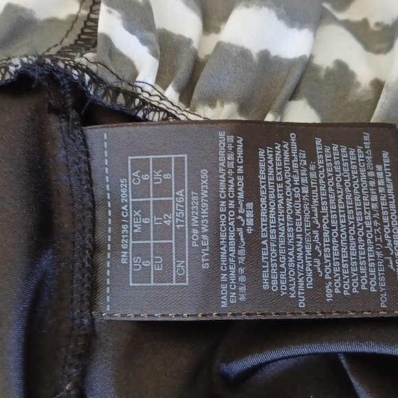 Guess Sleeveless Black/ White Dress with Elastisized Back, Size 6 (+) - Picture 7 of 8